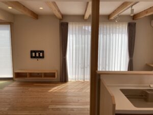自然素材の新築住宅のリビング｜八戸市 注文住宅